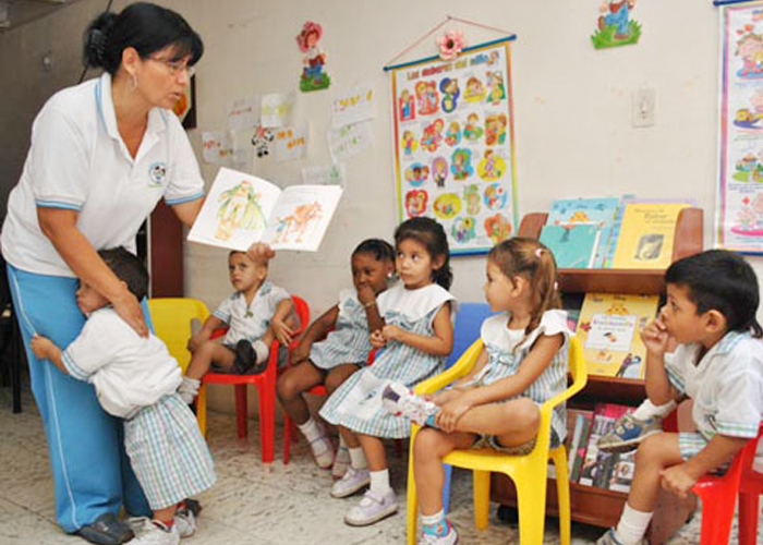 Lee más sobre el artículo Ser Madre Comunitaria en Colombia ¡Qué cruz!