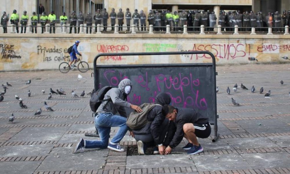 ¿Vandalismo opaca marcha legítima?