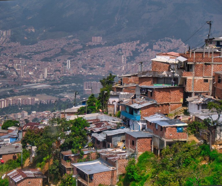 Lee más sobre el artículo ¿El que es pobre en Colombia es porque quiere?